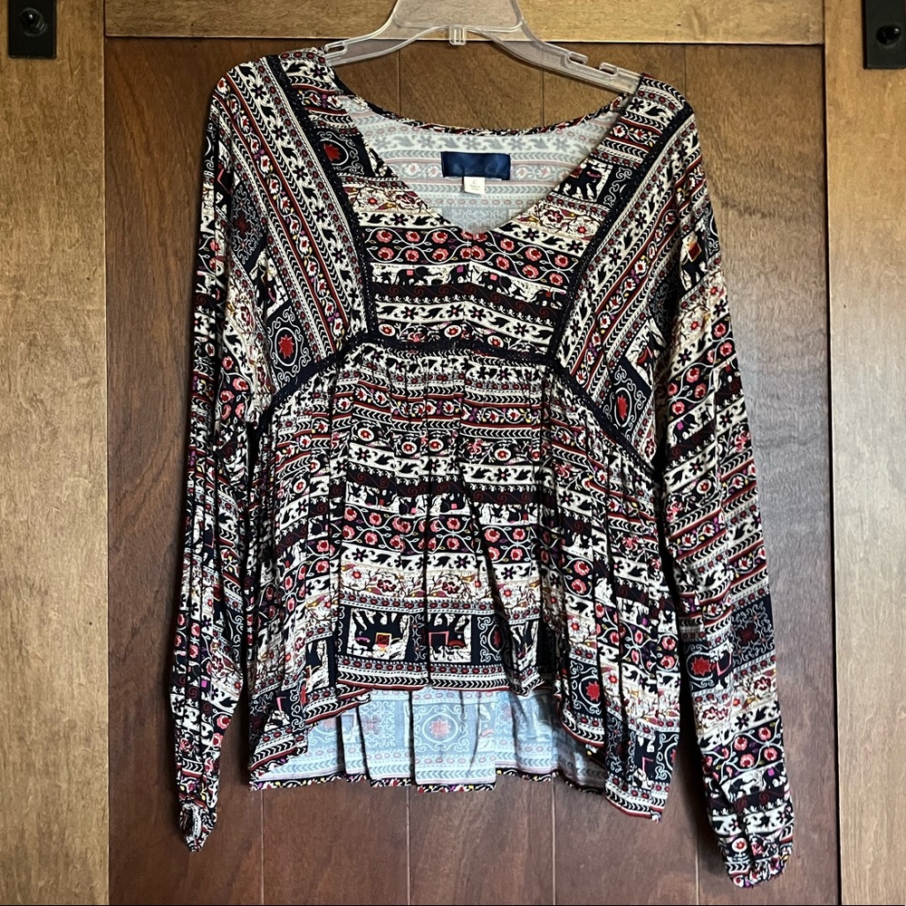Boutique long sleeved shirt! EUC